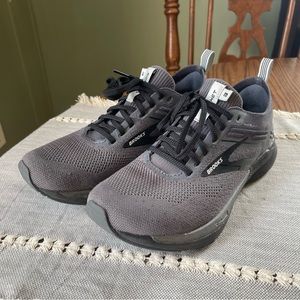 Women’s Brooks Ricochet 3 Size 9